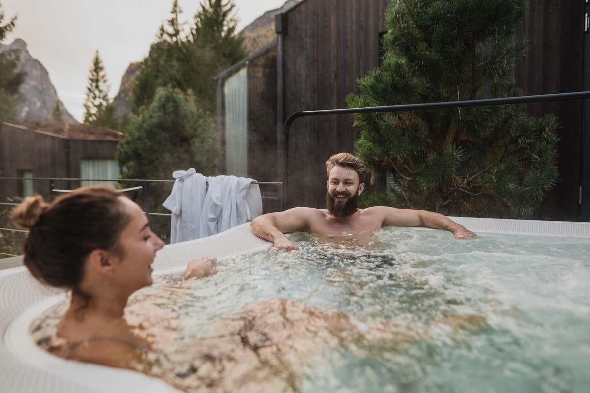 Dormire guardando il cielo in una suite con tetto apribile in Alto Adige

